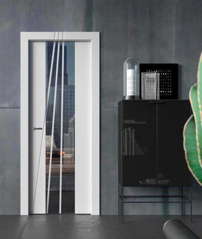 Puerta lacada blanca en Madrid