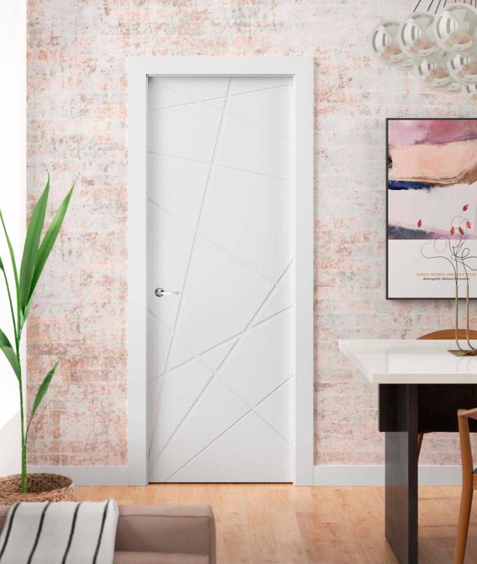 Puerta lacada blanca en Madrid